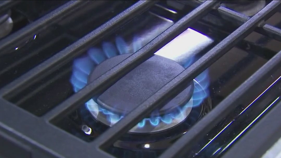 Gov. Abbott calls for investigation into Atmos Energy for failing to prepare for arctic blast