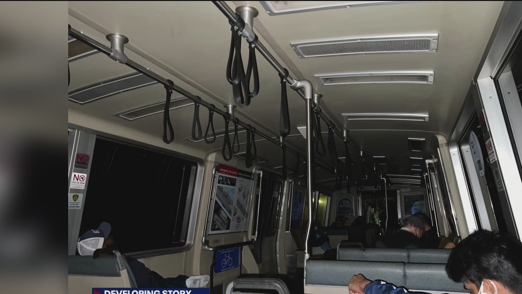 Passengers left in dark in BART's Transbay Tube