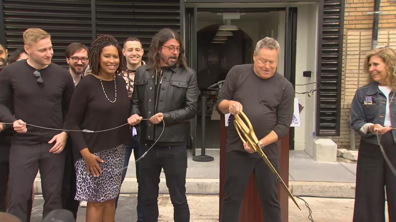 Foo Fighters Frontman Dave Grohl Helps Open ‘The Atlantis’ in DC