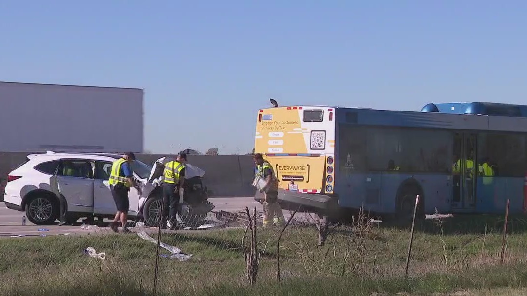 1 dead, 3 other injured in crash near airport