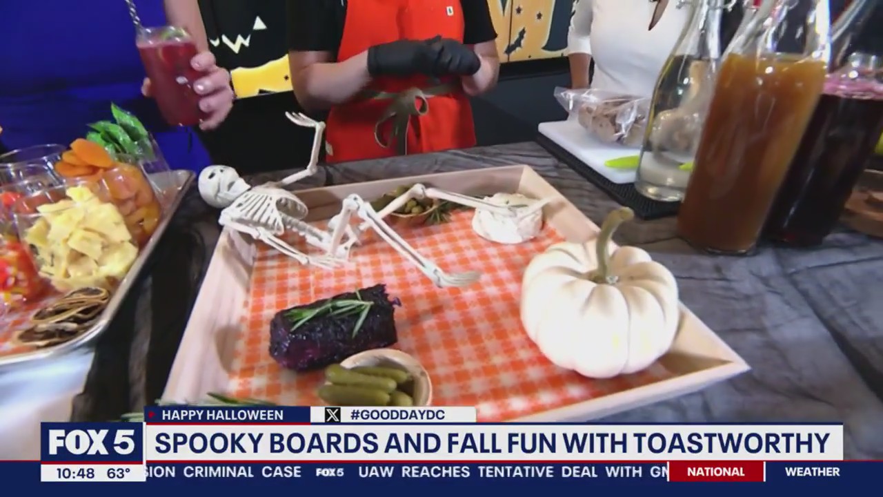 Trendy spooky charcuterie boards for your Halloween parties!