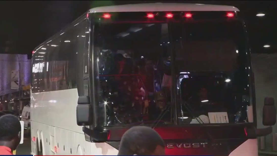 More buses bring migrants to NYC bus terminal