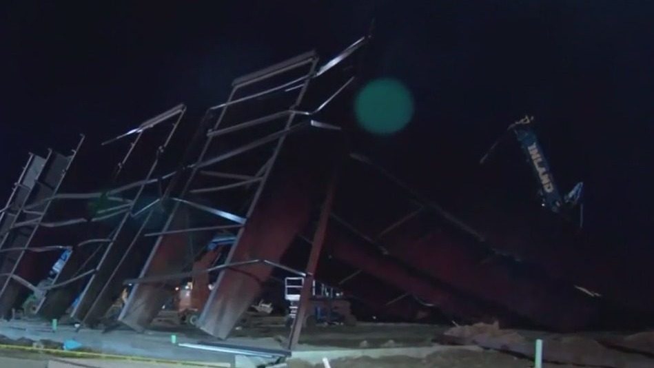 3 people killed and 9 injured in hangar collapse on grounds of Boise, Idaho, airport