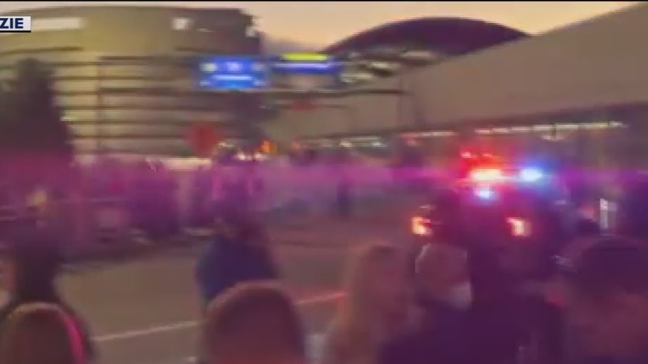 SFO International Terminal evacuated due to bomb threat, man detained