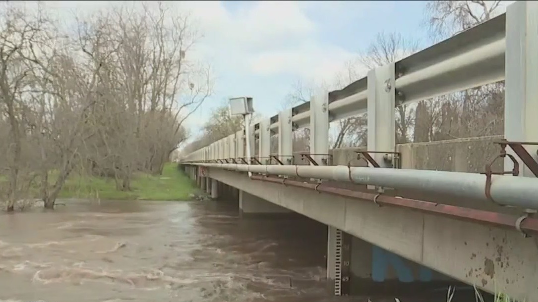 Texas and West Coast clean up following severe weather