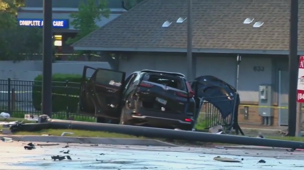 Several injured in Elk Grove Village car crash