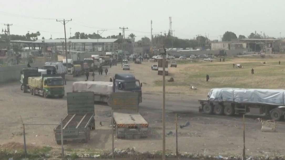 Thousands flee as Israel targets Gaza areas