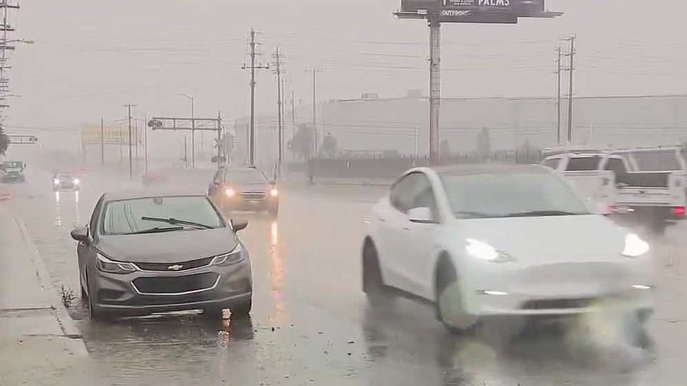1st of 2 storms pounds Southern California
