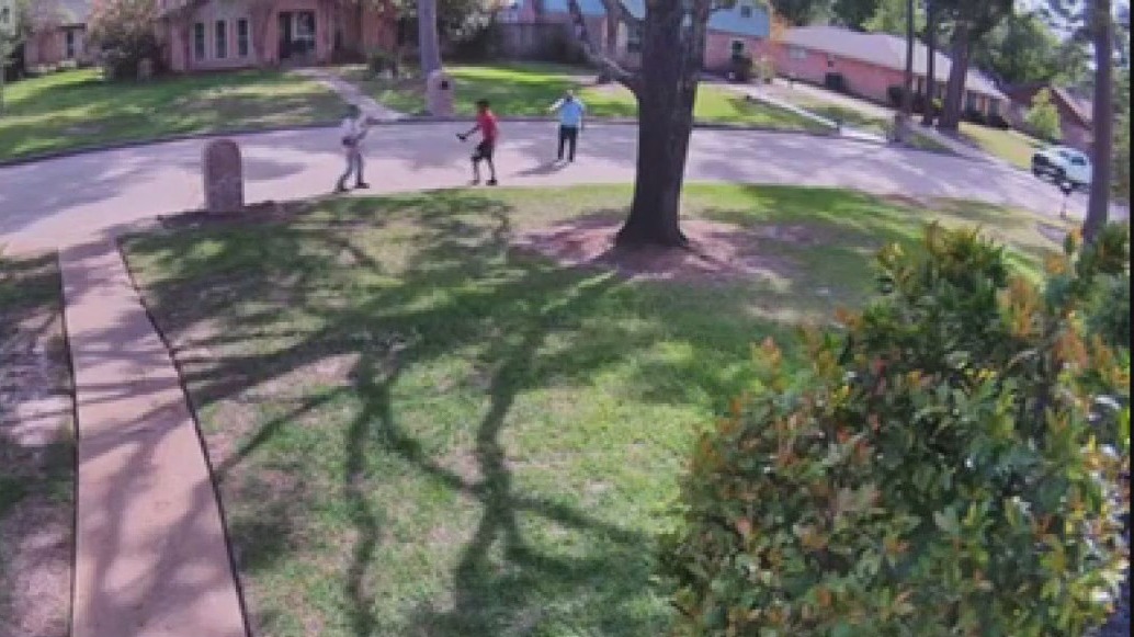Yard worker attacks robbery suspect with weed eater
