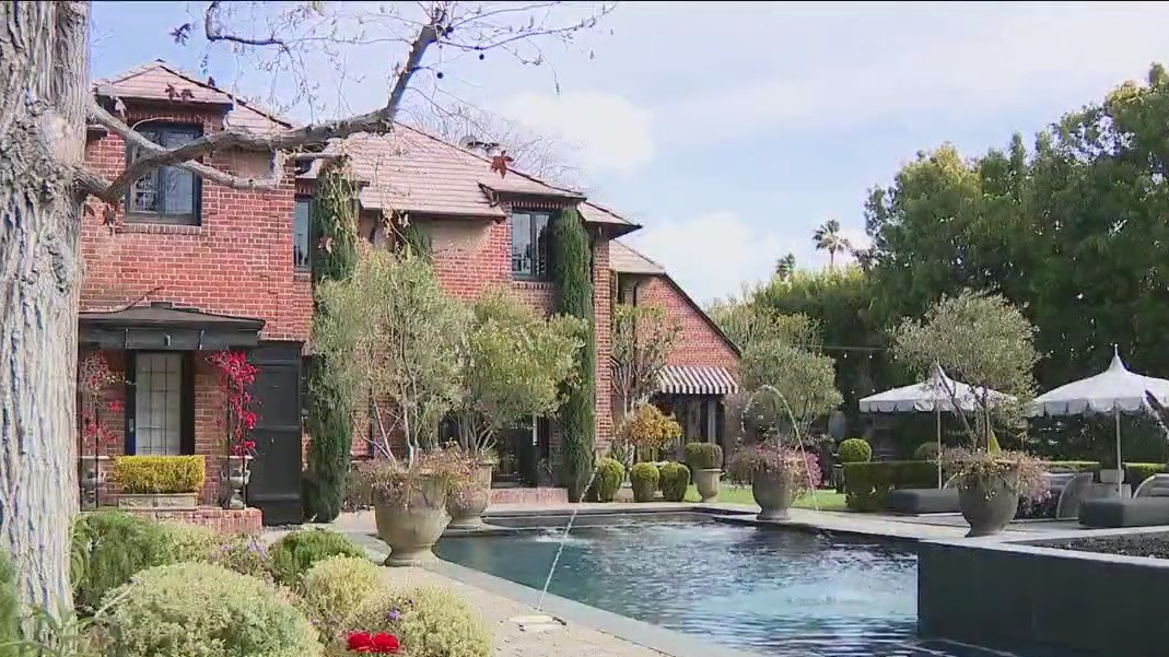 Home with legendary Hollywood history hits the market