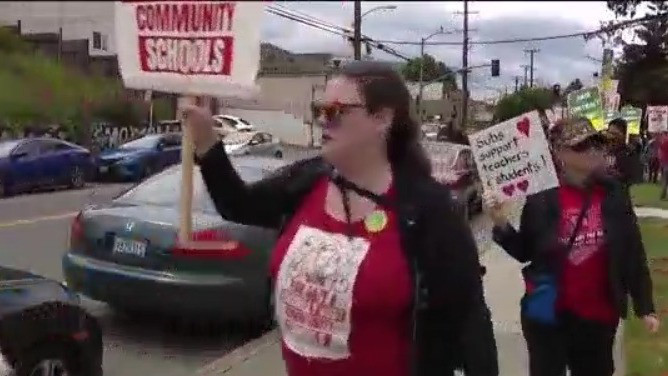 Oakland teachers to move strike into day 3 Monday