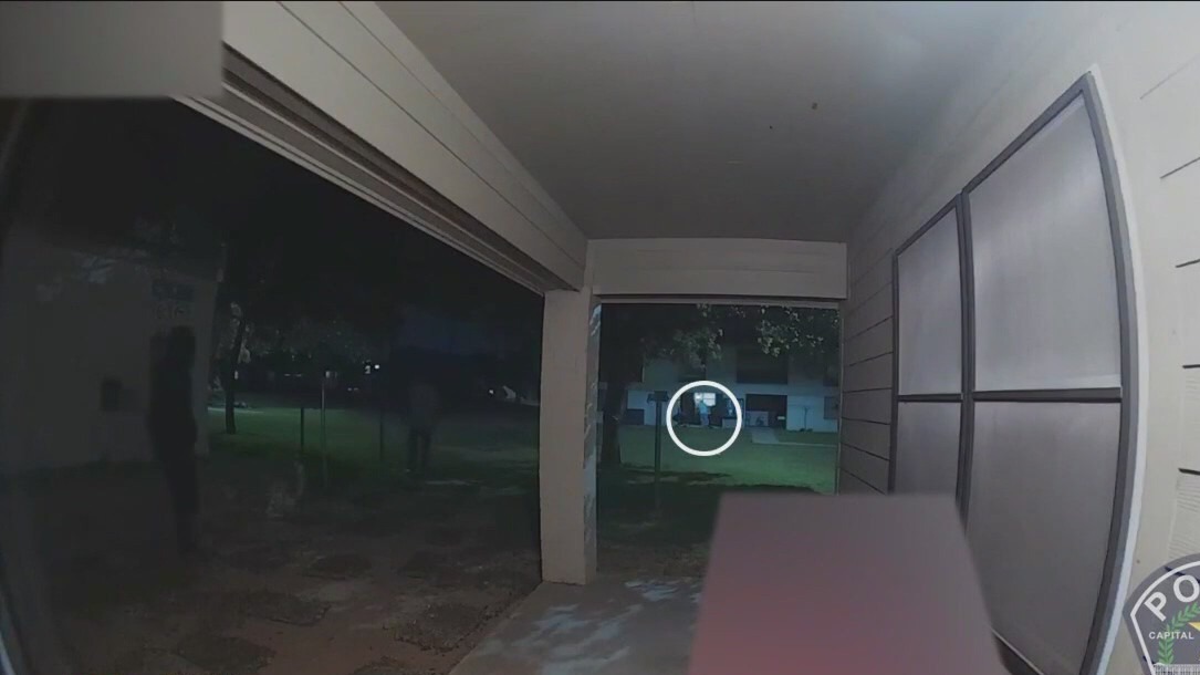Man shoots at North Austin apartment with family, small children inside