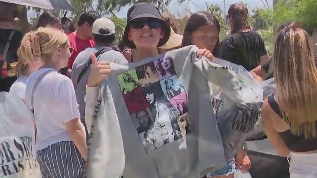 Taylor Swift tour merch attracts fans