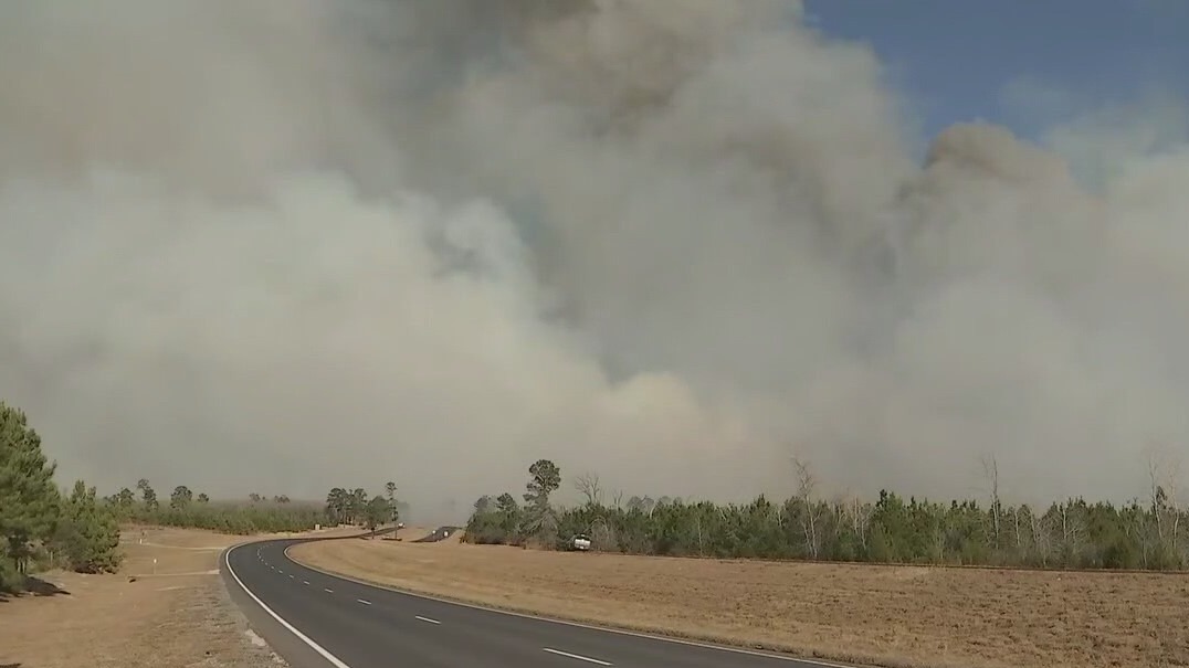 Rolling Pines Fire forces evacuations of neighborhoods