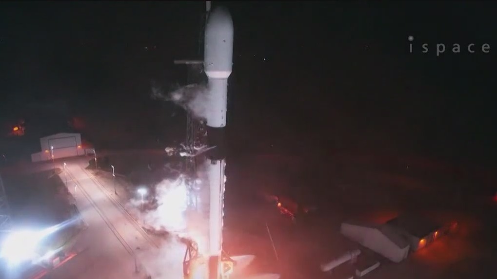 SpaceX launches Japanese lander to moon