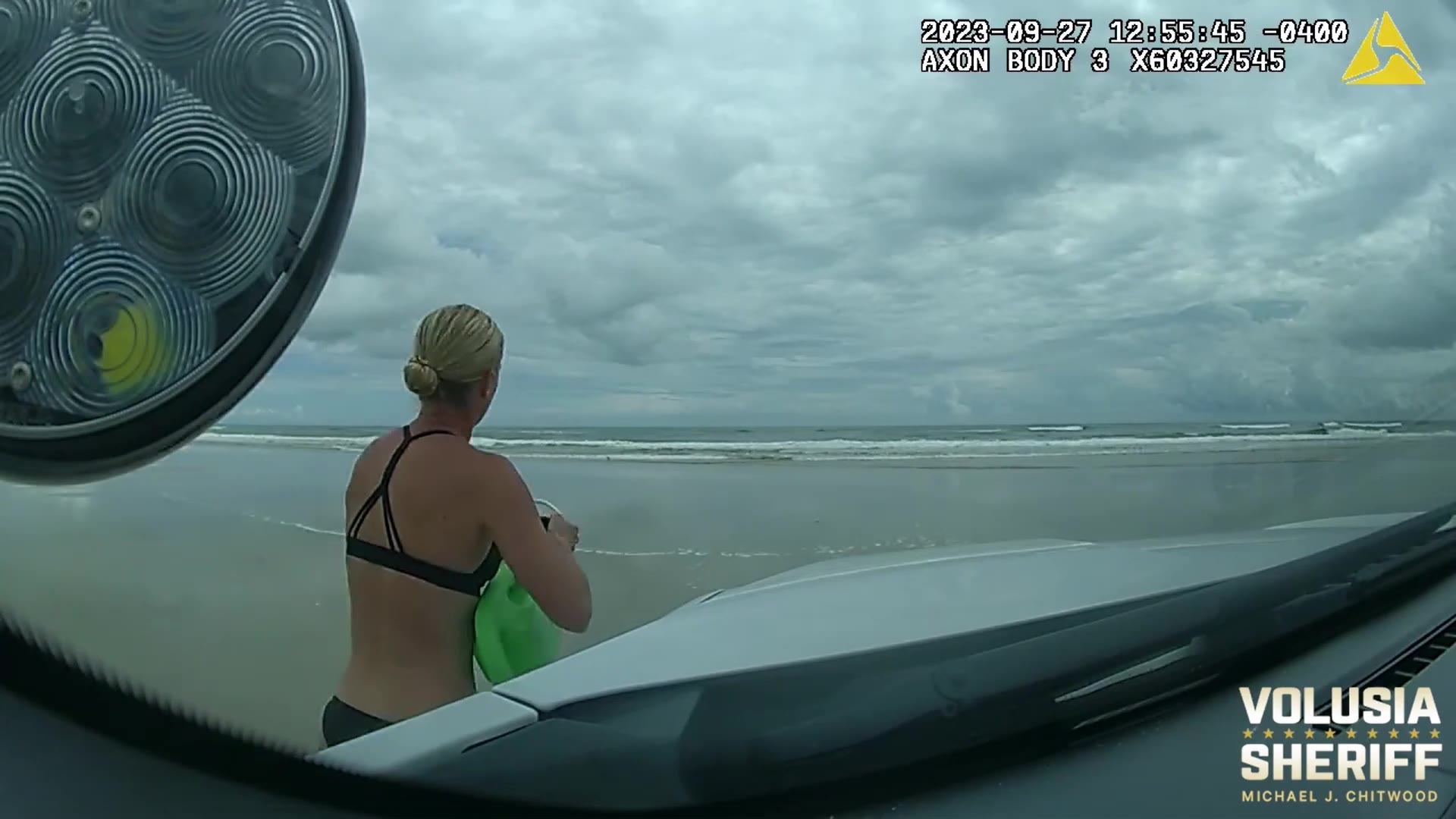 Deputy strips down to swimsuit for rescue