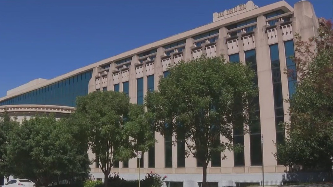 Lawsuit says mishandled paperwork lands man in jail