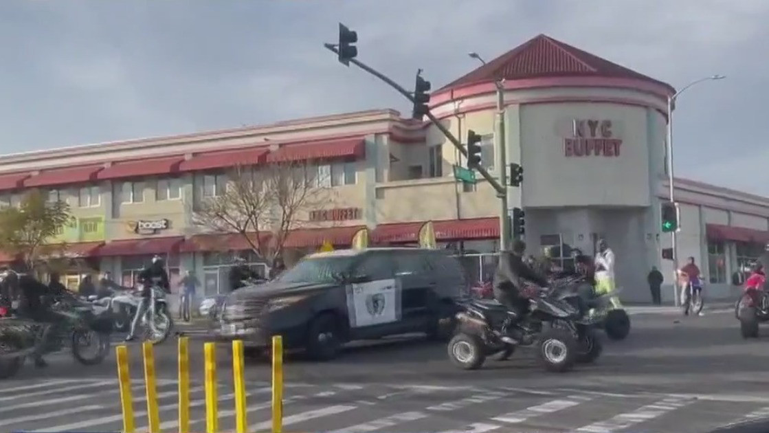 Oakland police say man was assaulted during sideshow