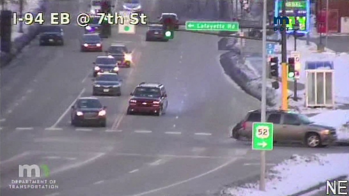 SUV loses front tire during police chase in downtown St. Paul