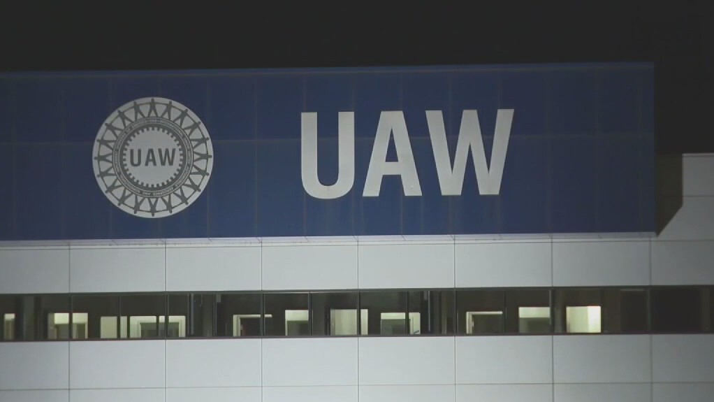 Autoworkers prepare to strike