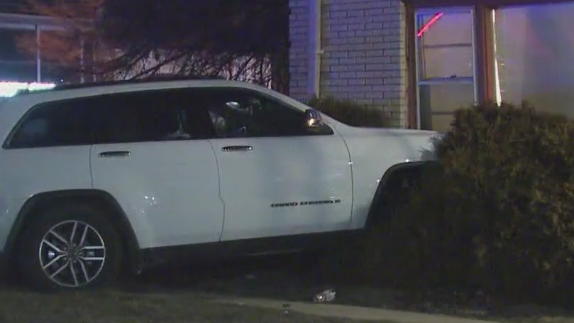 Milwaukee hit-and-run driver crashes into apartment