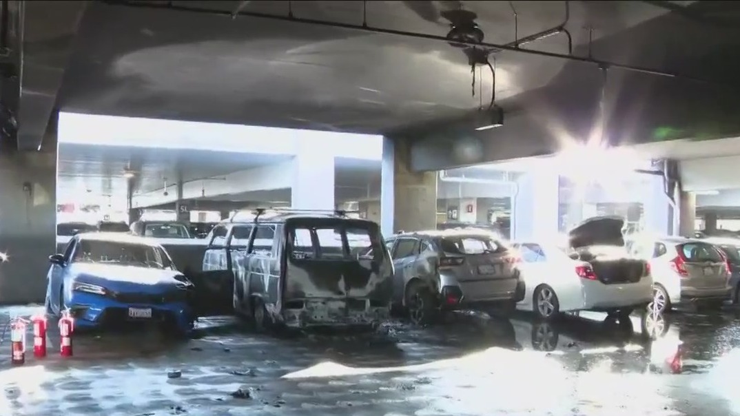 Fire at SFO parking structure scorches 3 cars