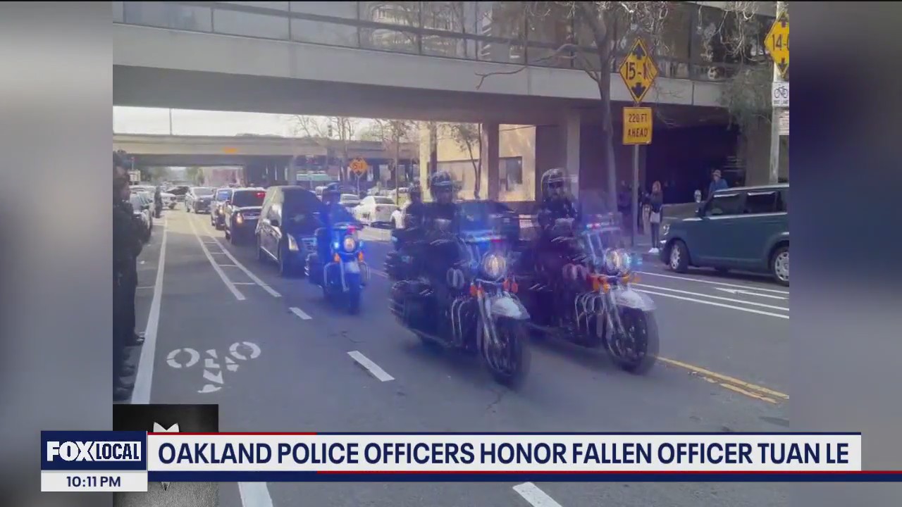 Oakland police pay tribute to slain officer