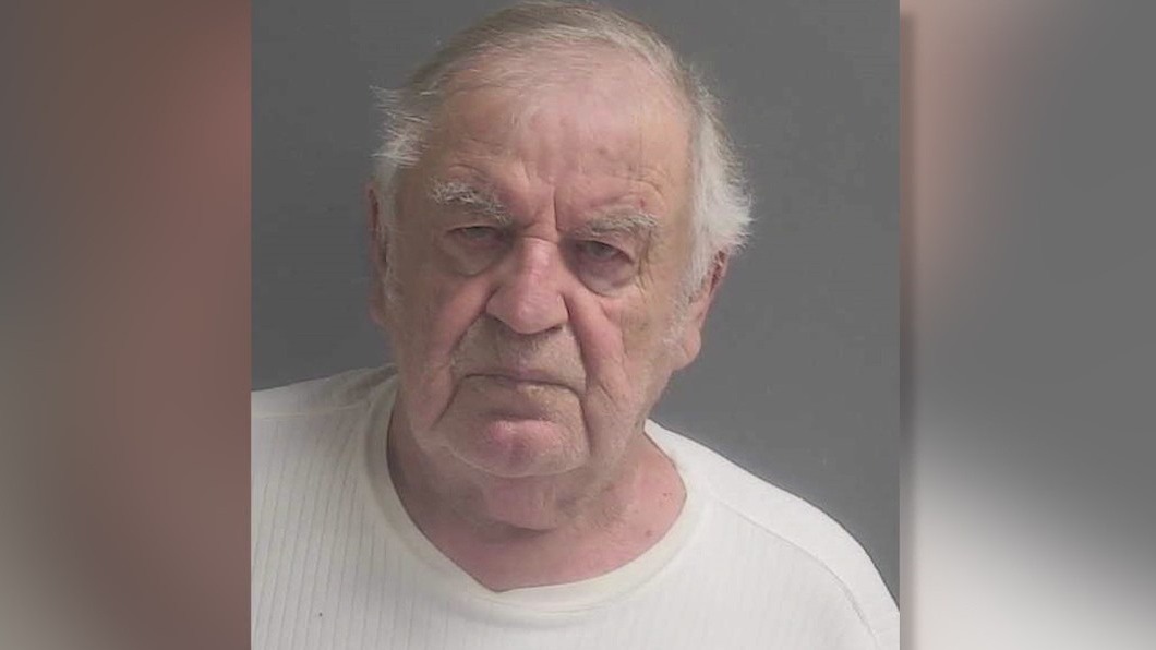 Families claim sex offender who allegedly tried to buy girls at store also approached their daughters