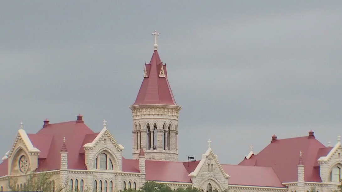 St. Edward's halts early voting efforts