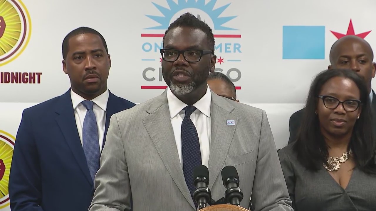 Johnson kicks off One Summer Chicago youth employment opportunities