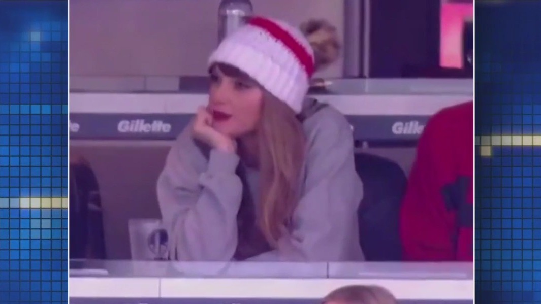 Taylor Swift helps a friend