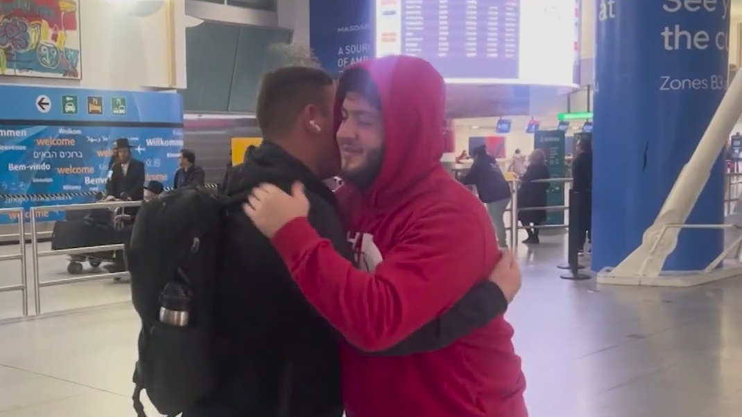 Americans escaping Israel arrive in New York