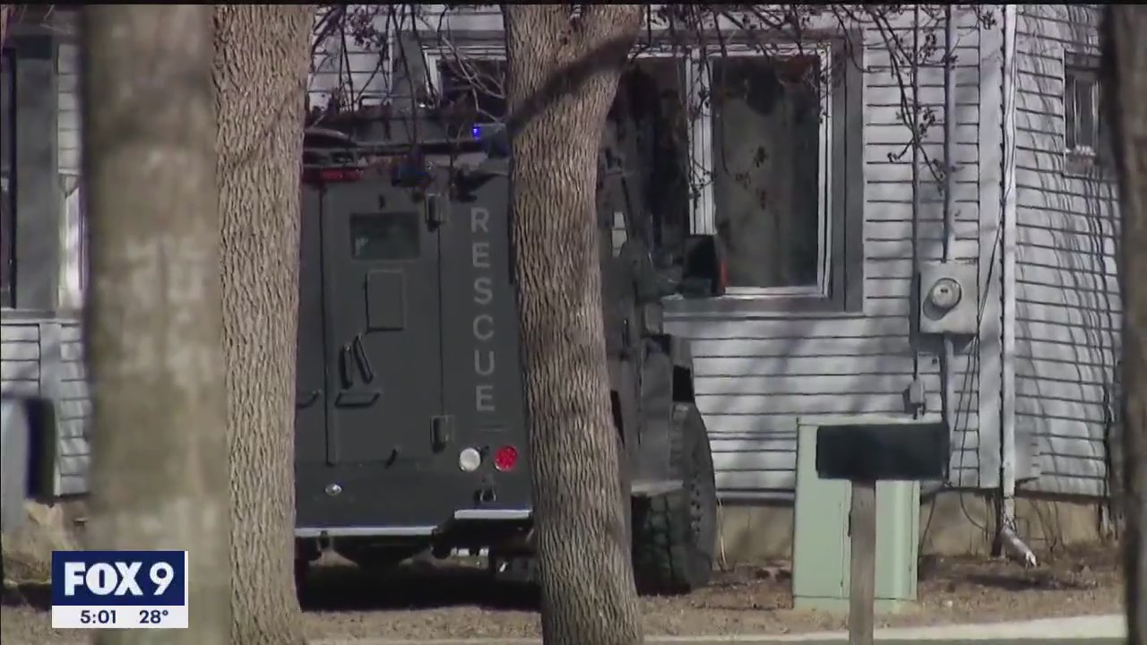 Cannon Falls police standoff: SWAT team forces way into home