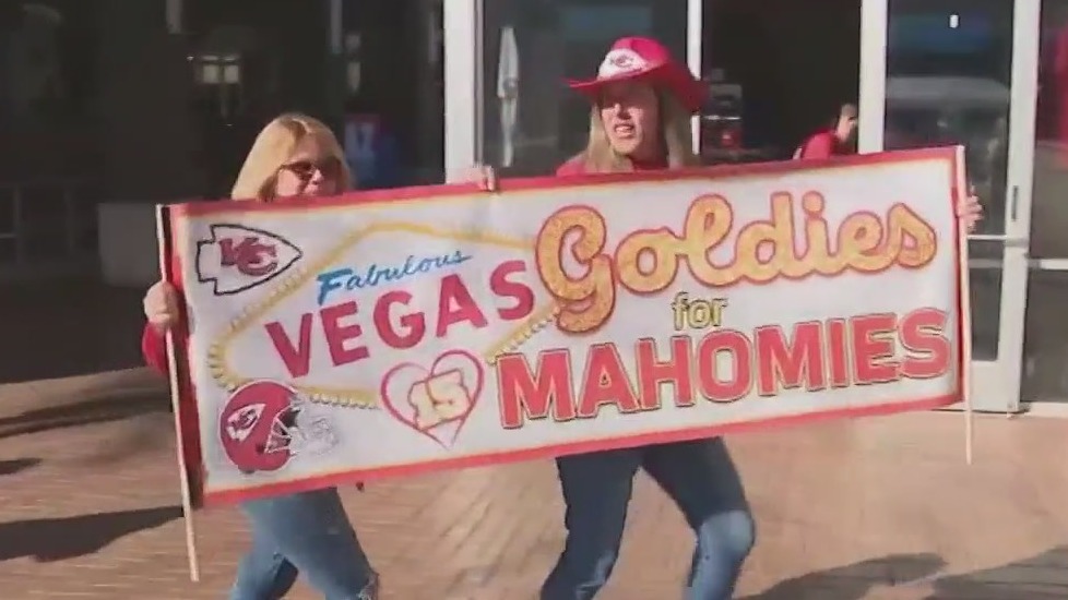 Super Bowl: Football fans head to Arizona to cheer on their teams