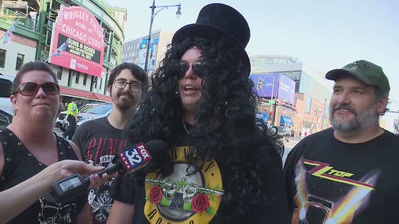 Guns N Roses fans find ways to stay cool during Wrigley concert