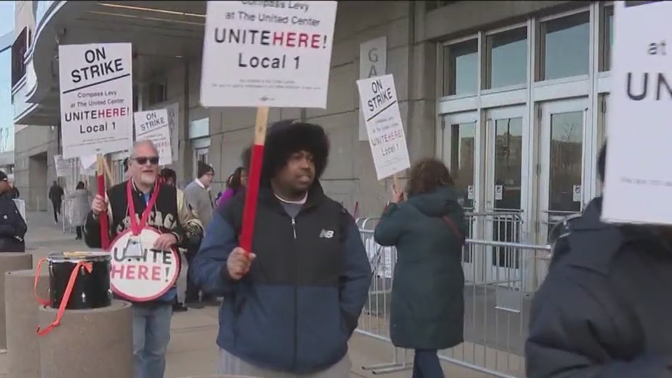 United Center concessions workers go on one-day strike ahead of Big Ten Tournament