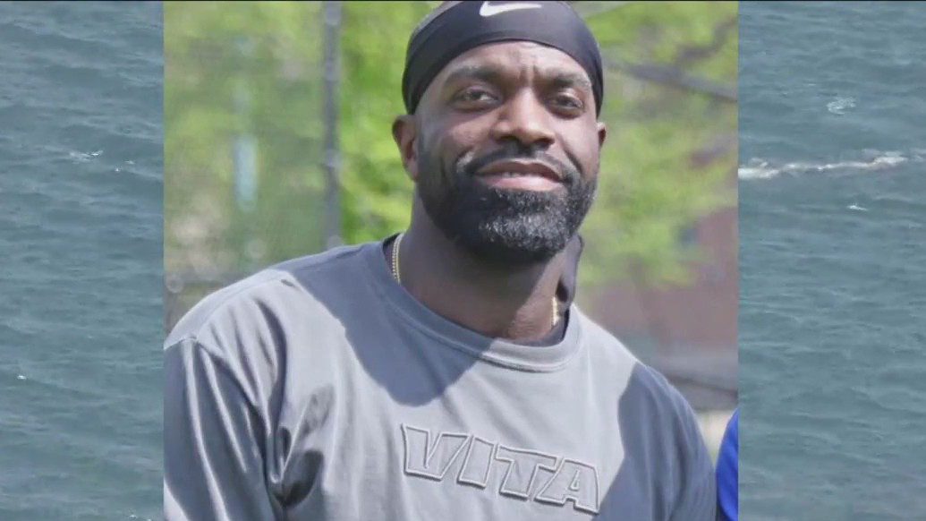 Popular Chicago trainer missing for over 24 hours after jumping off boat in Lake Michigan