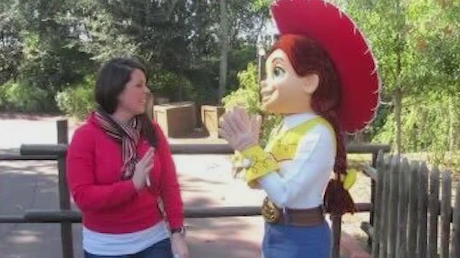 Mom honors late daughter with trip to Disney World