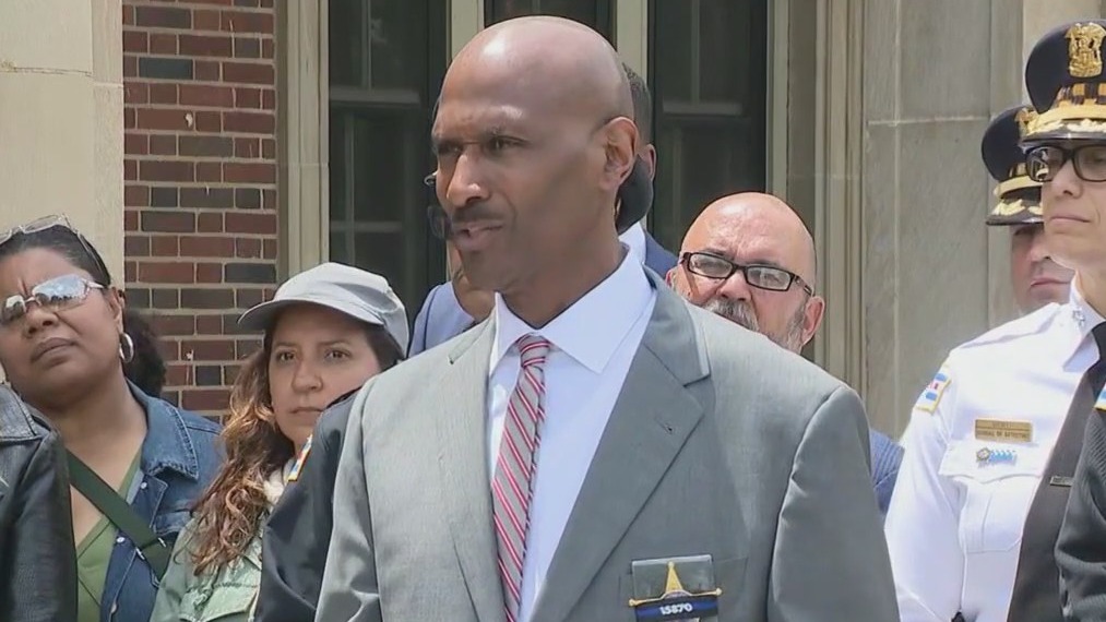 Chicago’s top cop thanks officers for peaceful Puerto Rican Festival