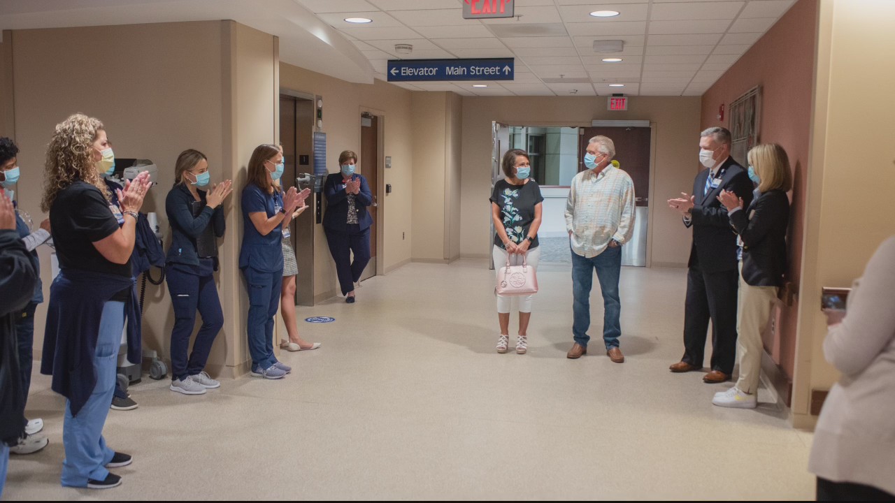 Michigan pastor thanks hospital after life-saving double lung transplant