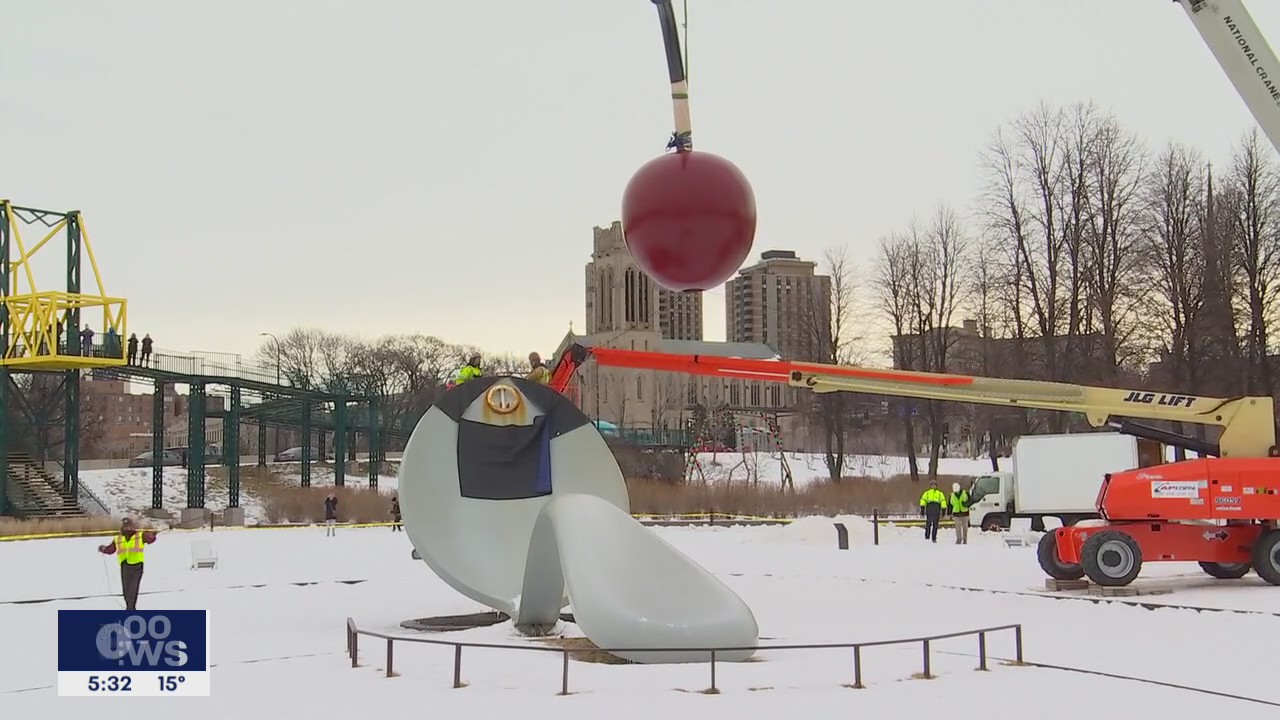 Cherry returns to ‘Spoonbridge’ sculpture after being repainted