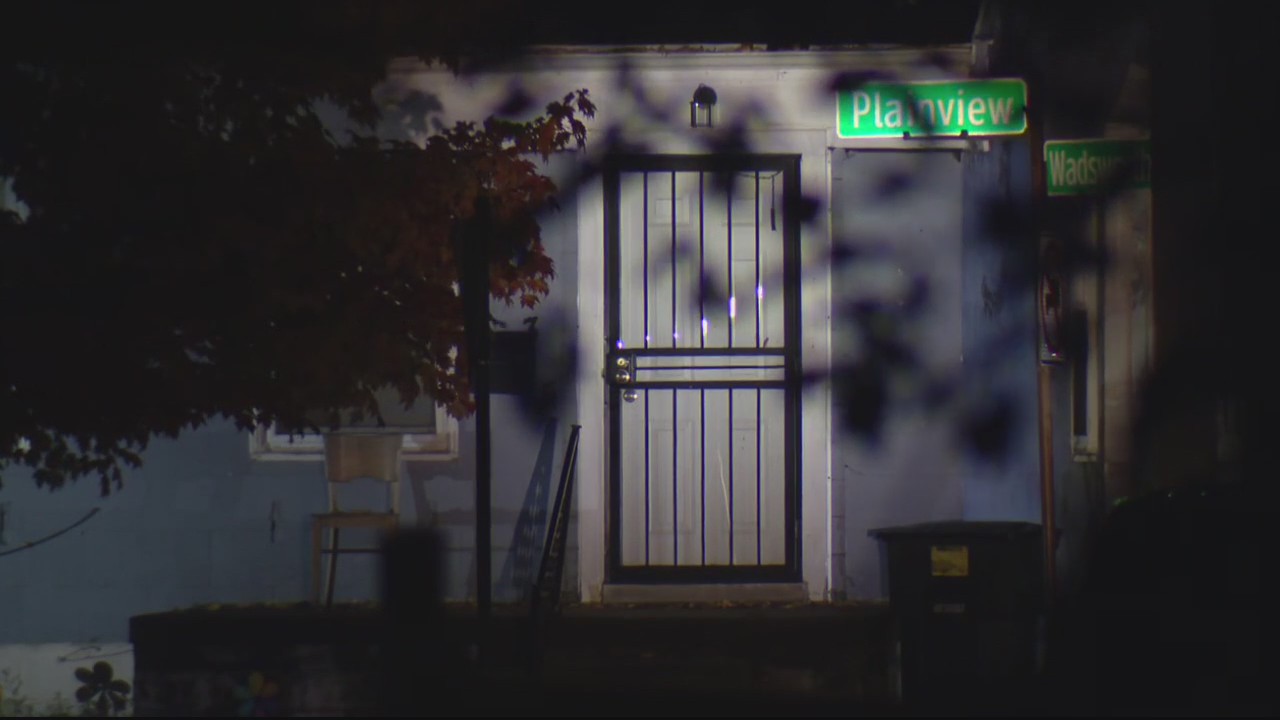 Man surrenders after hours of negotiations with Detroit Police