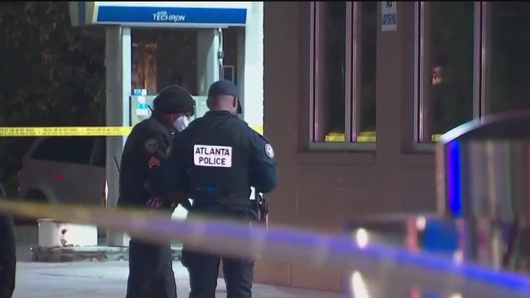 Man killed at southwest Atlanta gas station