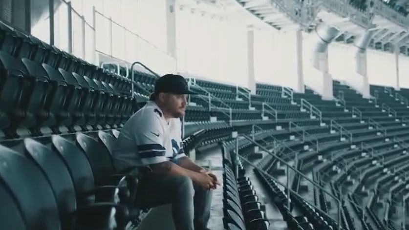 Randy Rogers Band performs 'Heart for Just One Team'