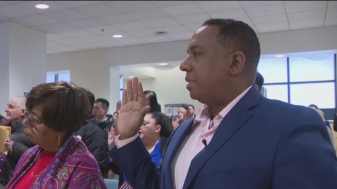 KTVU news anchor naturalized as American citizen