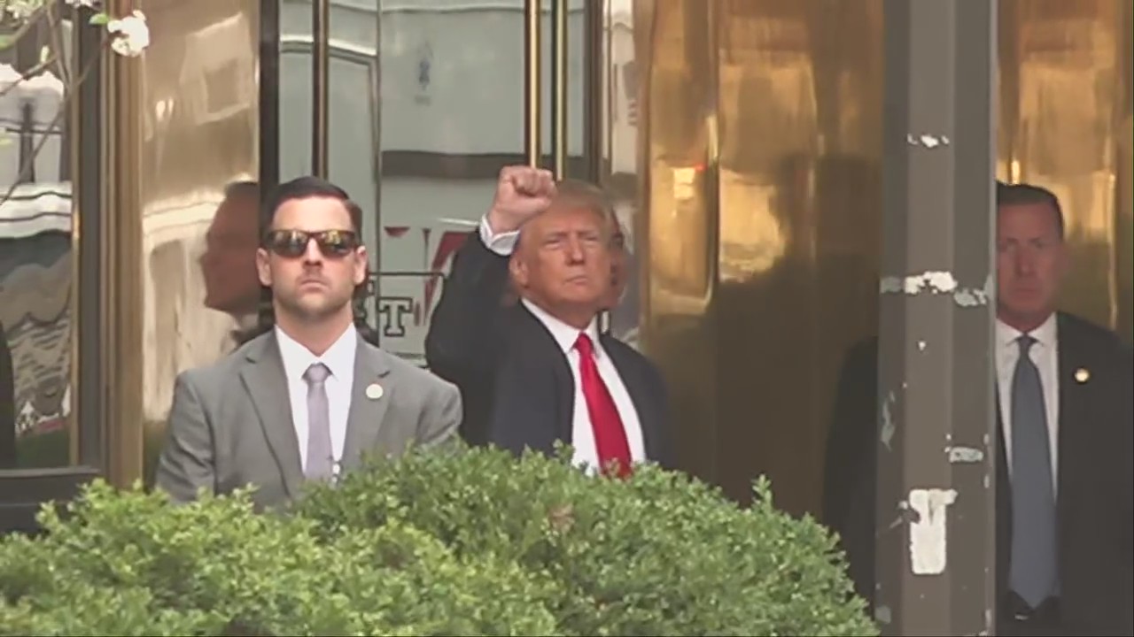 Former President Trump waves exiting Trump Tower to head to arraignment