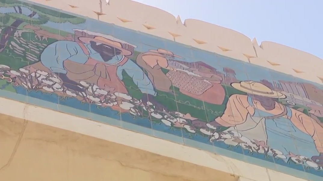 Will Rogers Memorial Center murals to get added context