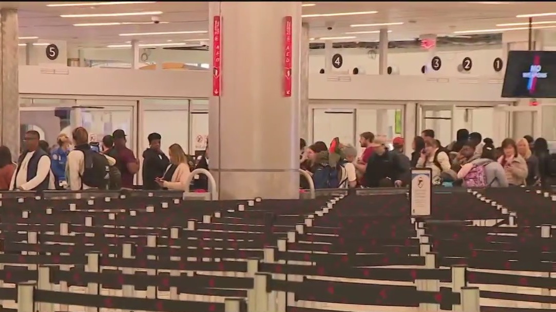 How Atlanta's airport moves 300K passengers safely
