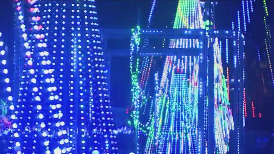 White Sox put on dazzling holiday light show at Guaranteed Rate Field