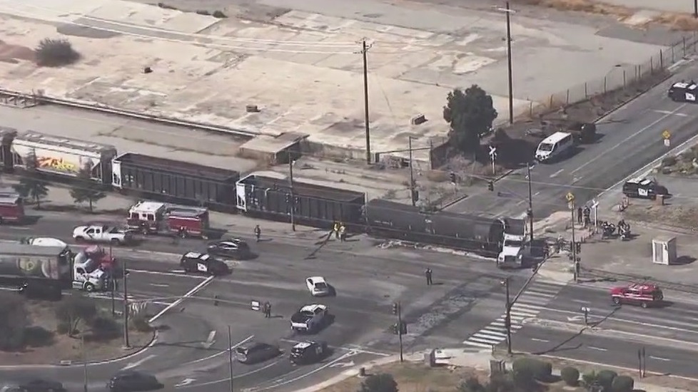 Train vs. tractor trailer crash in Redwood City